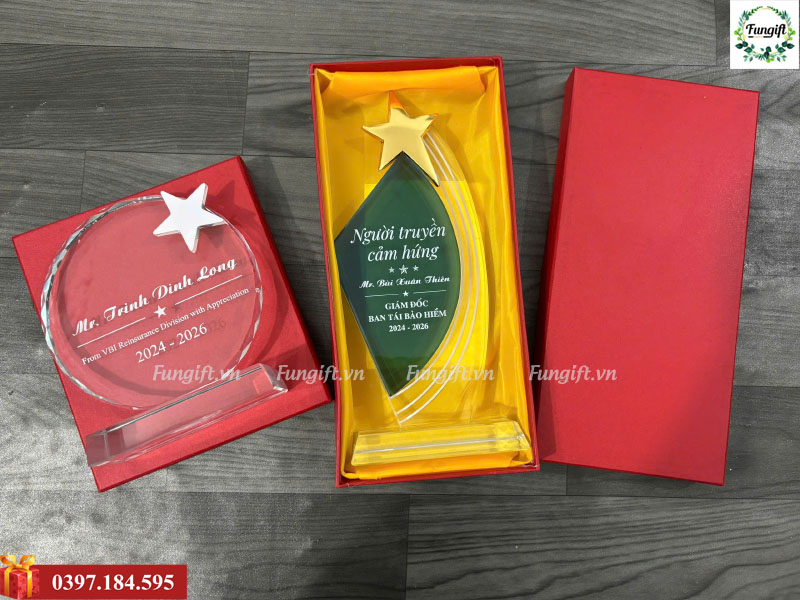 Sản xuất kỷ niệm chương pha lê