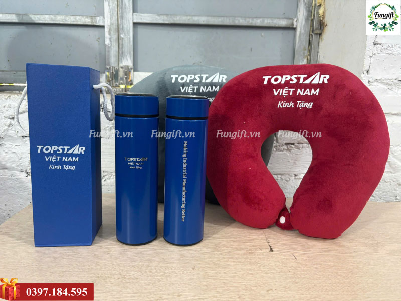 Set quà tặng khách hàng bình nước và gối kê cổ in logo
