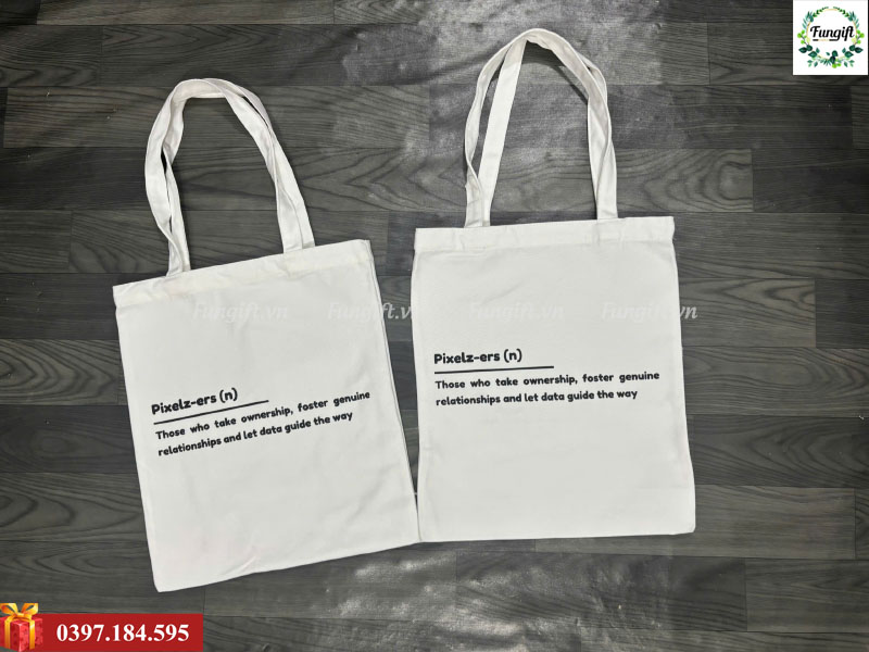 Mẫu túi vải canvas trắng in chữ