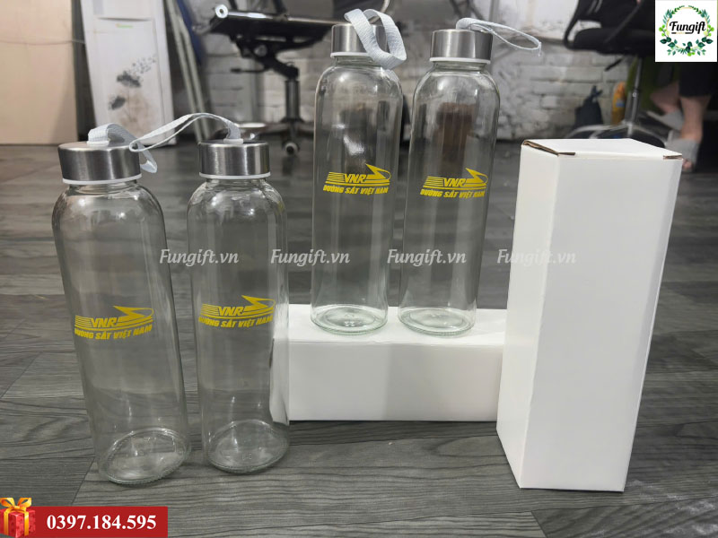 Bình nước thuỷ tinh in logo làm quà tặng tổ chức sự kiện