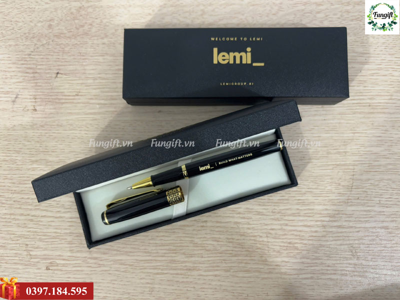 Bút kim loại kèm hộp khắc logo