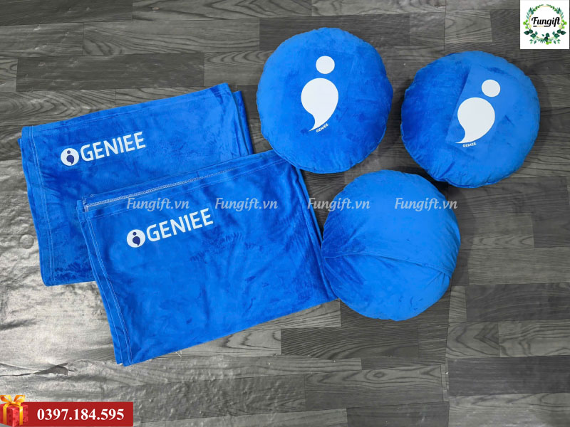 Chăn gối văn phòng 2 in 1 in logo công ty