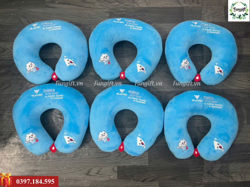 Địa chỉ may gối cổ chữ U in thêu logo
