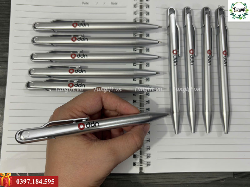 Dịch vụ in logo, tên, thông điệp lên bút theo yêu cầu