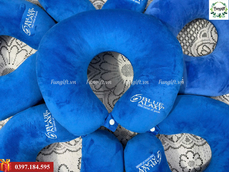 Gối chữ U giá rẻ in logo tại xưởng