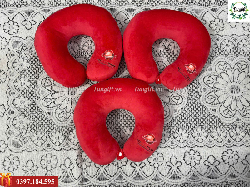 Gối ôm cổ chữ U in logo