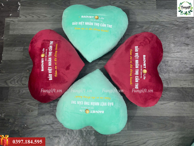 Gối trái tim in logo theo yêu cầu