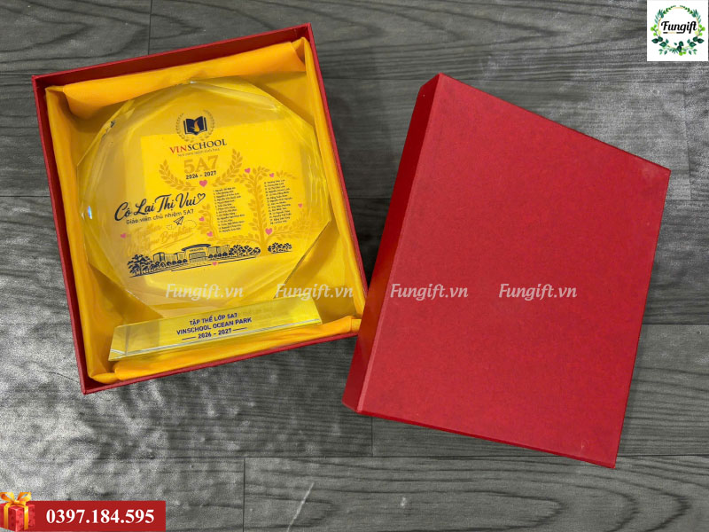 Kỷ niệm chương pha lê in logo